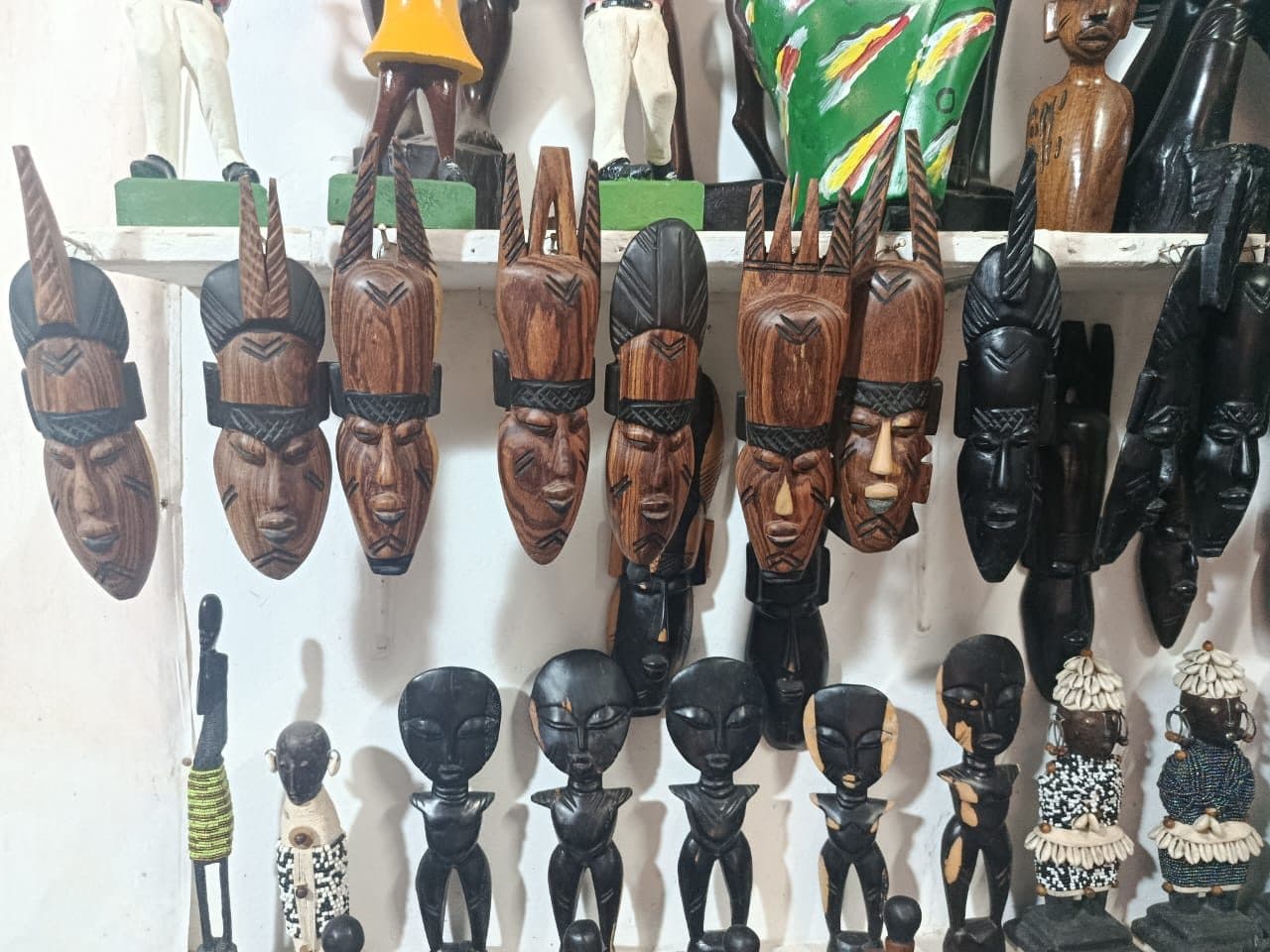 Galerie Elhage Omar tall